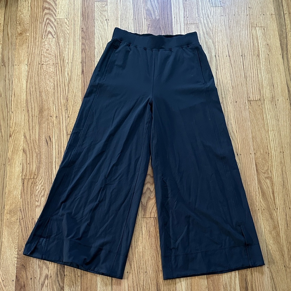 Stretch woven high-rise wide-leg cropped pant